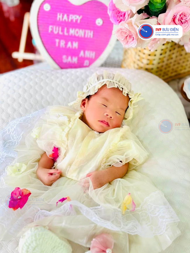Trâm Anh lúc chào đời nặng 2,7kgQuỳnh Anh lúc chào đời nặng 2,9kg