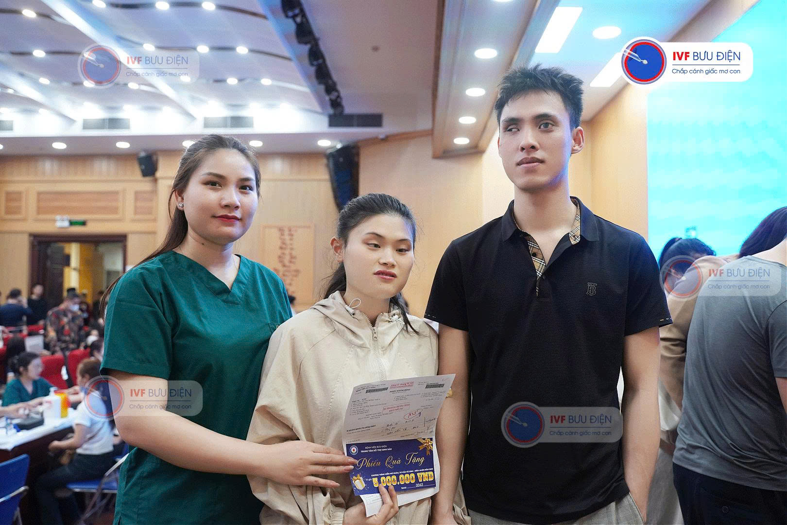 Hình ảnh các gia đình mong con trúng thưởng voucher trị giá 5 triệu khi làm IVF tại IVF Bưu điện (ảnh 1)