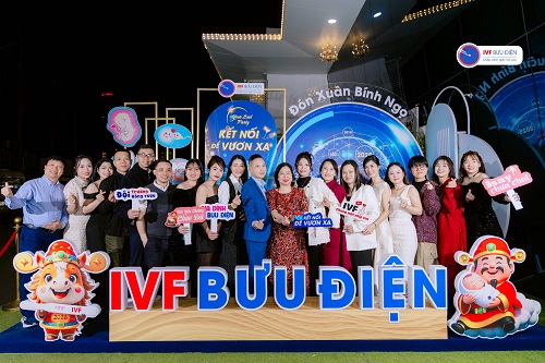 Cán bộ nhân viên IVF Bưu điện chụp hình lưu niệm tại lễ tổng kết 2025: Kết nối để vươn xa ( ảnh 1)