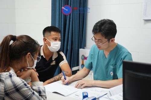 bác sĩ tư vấn