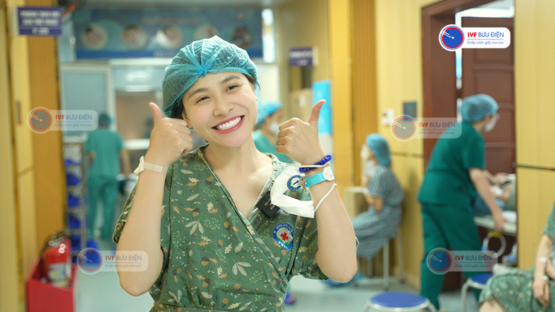 Mỗi ngày trôi qua tại IVF Bưu Điện nơi Thuý Hằng công tác, cô gái lại càng thấu hiểu hơn những câu chuyện của các chị, các mẹ mong con