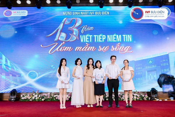 BSCKI. Nguyễn Thị Nhã – Nguyên Giám đốc Trung tâm Hỗ trợ sinh sản Bệnh viện Bưu điện xúc động tại buổi lễ tri ân