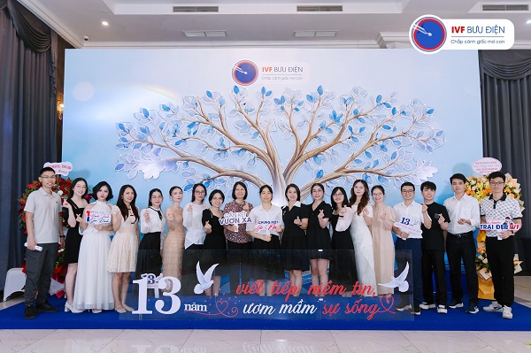 Đội ngũ IVF Bưu điện chụp hình lưu niệm tại sự kiện mừng sinh nhật Trung tâm 13 tuổi – ảnh 5