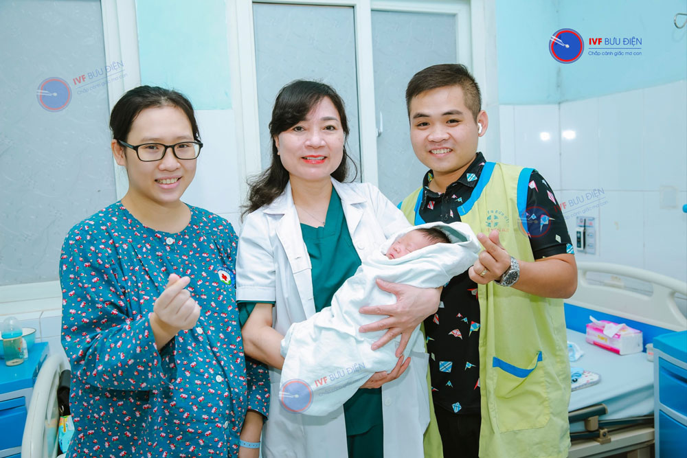 Em bé sinh ra từ IVF 