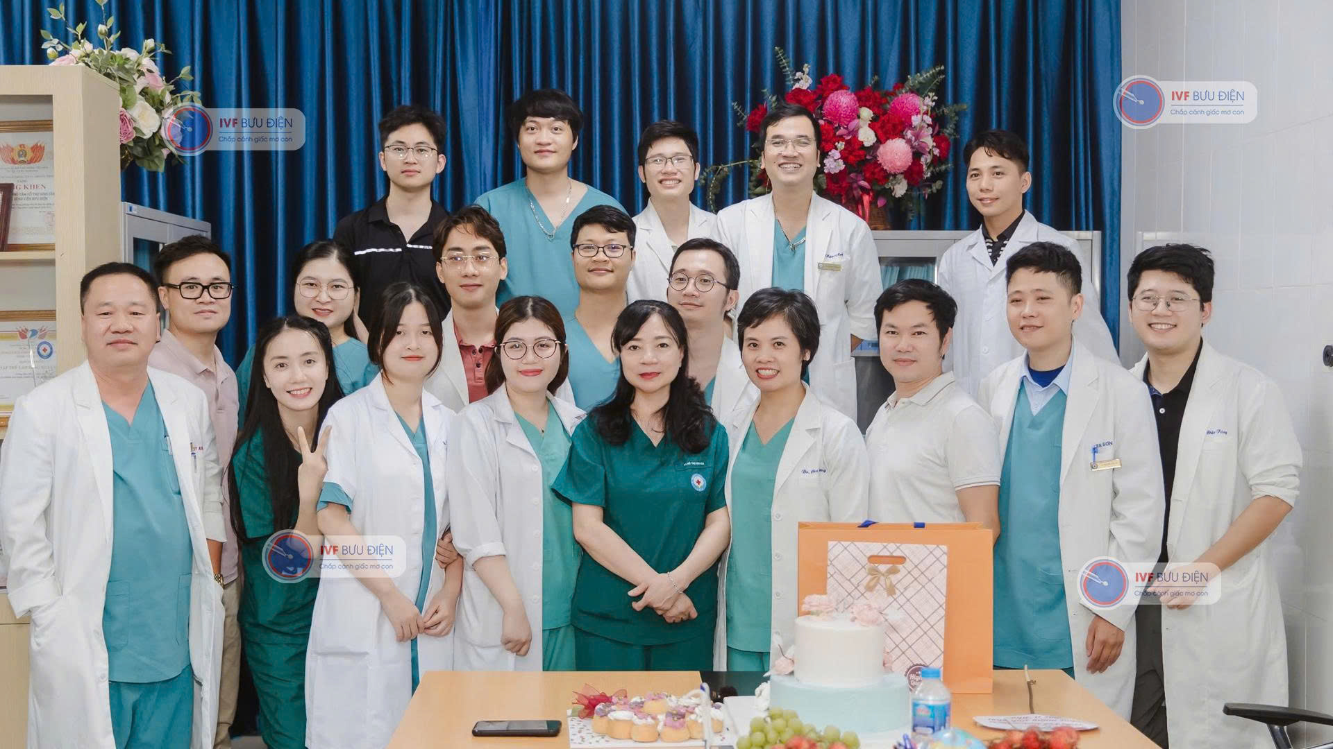 Tập thể y bác sĩ tại IVF Bưu điện